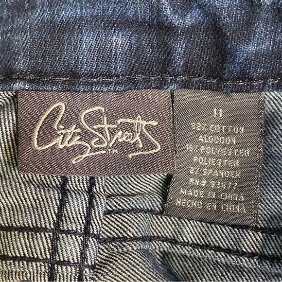 City Streets Juniors Size 11 Straight Jeans Dark Wash Whiskered Classiccore - Picture 2 of 9